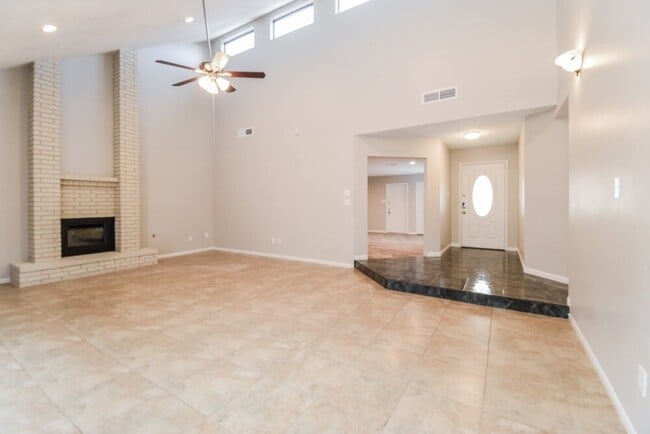 Building Photo - 6511 Gleneagles Dr Rental