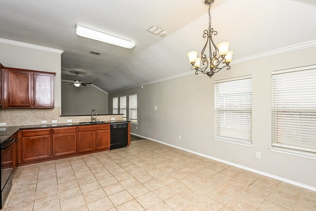 Photo - 900 W Bend Blvd