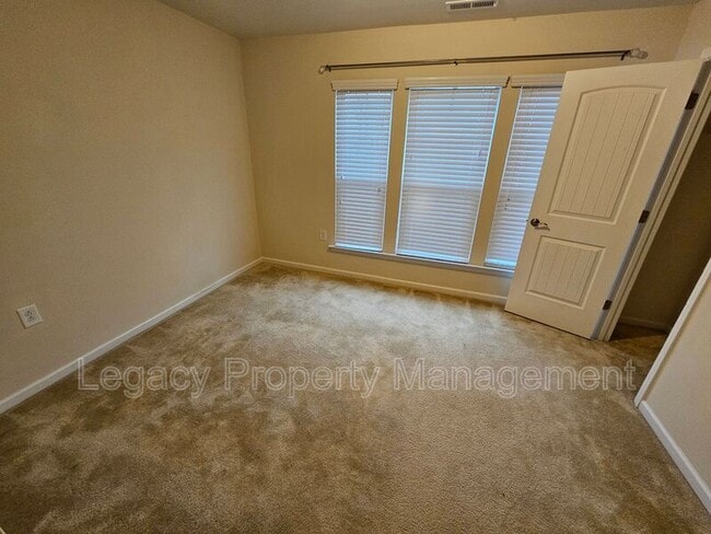 Photo - 1024 Saffron Lp