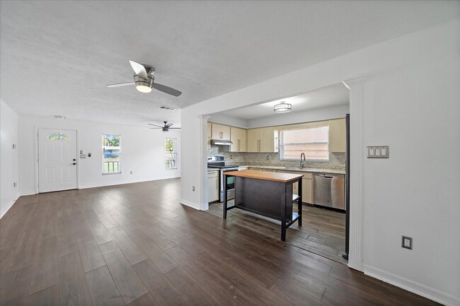 Photo - 2619 Robinson Ave