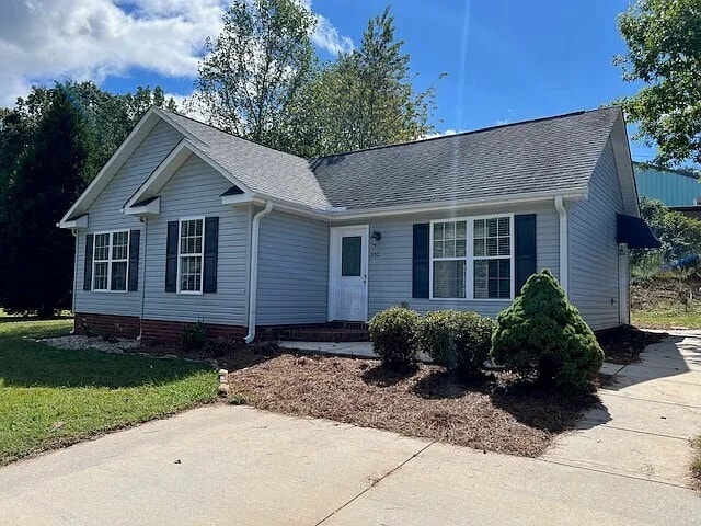 Building Photo - Charming 3 Bedroom/2 Bath