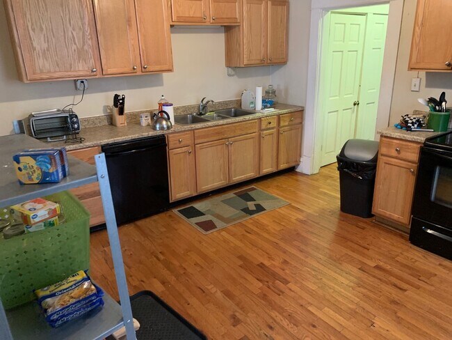 Photo - 1610 Summit St Unit 1612