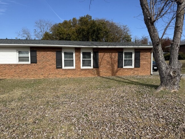 Building Photo - Adorable Duplex with New Flooring! - Lawnc...