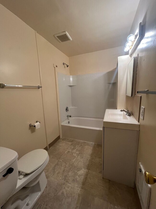 Photo - 1-Bedroom 1-Bathroom apartment in Whitaker