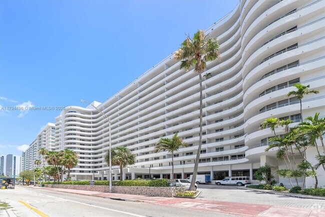 Building Photo - 5555 Collins Ave Unit 4B Rental