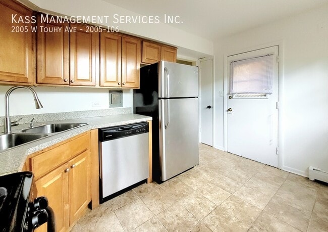 Building Photo - 2005 W Touhy Ave Unit 2005-106