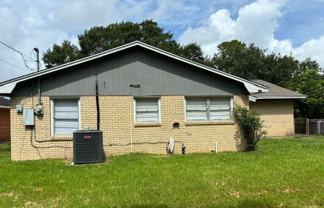Photo - 1805 Thelma Ln