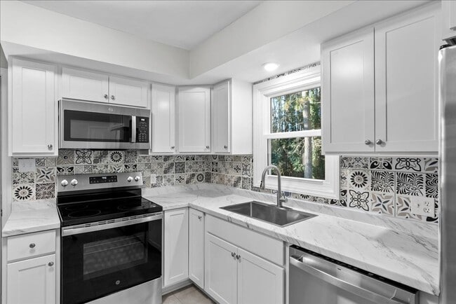 Photo - Lovely 3 Bedroom / 2 Bathroom Renovated Ranch Home for Rent