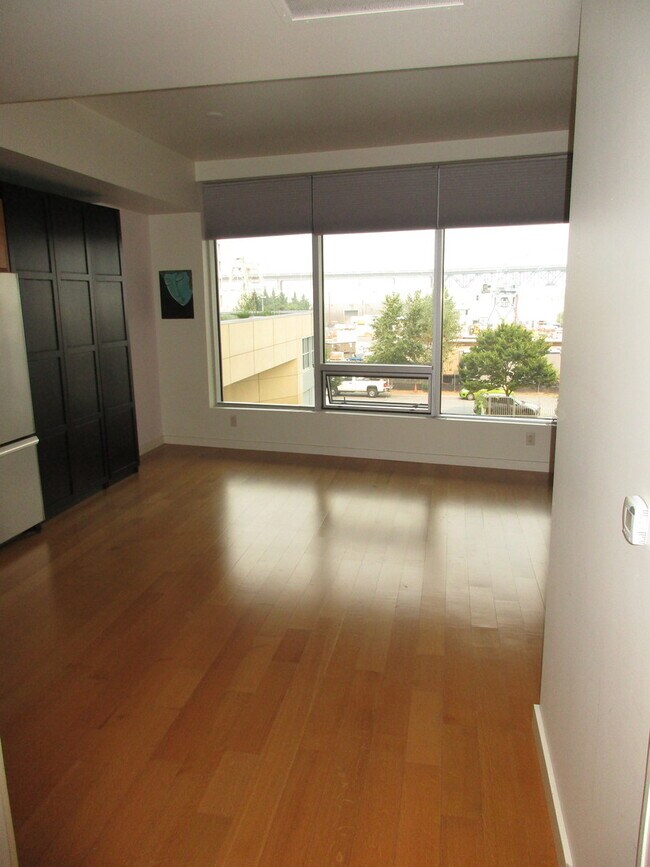 Photo - Meriwether West - North facing studio with river/bridge views/parking/amenities/utilities Unit MER305