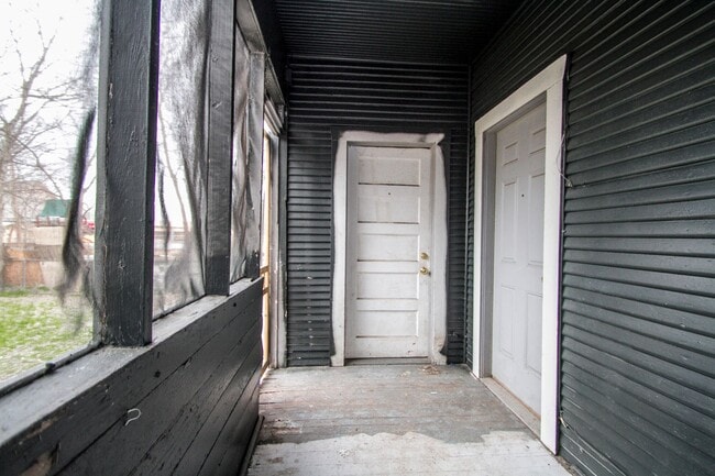 1727 Nolan St