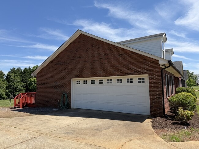Photo - 236 Meadow Oaks Dr