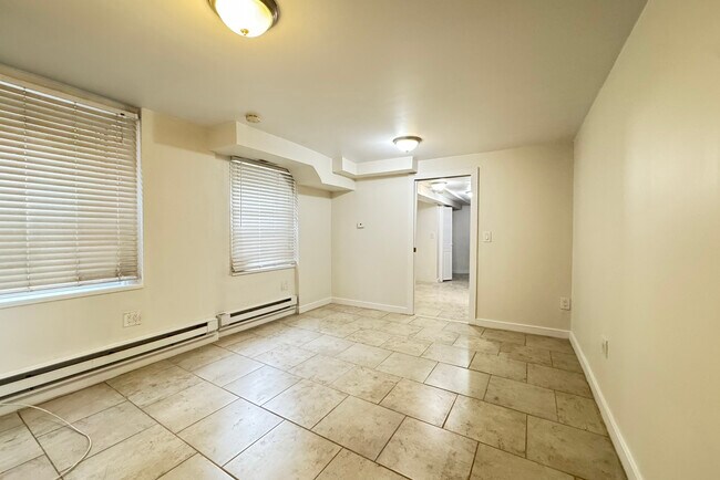 Building Photo - 860 W End Ave Rental