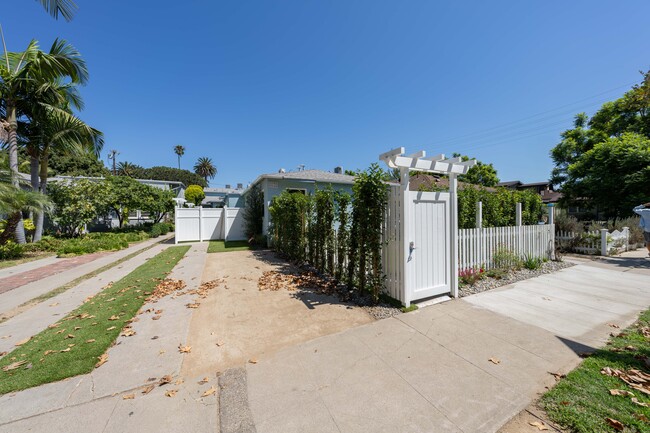 Building Photo - 2236-2240 Penmar Avenue Rental