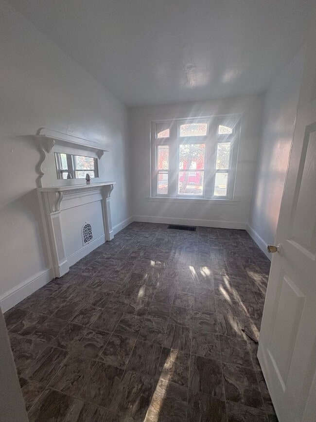 Photo - 1 Bedroom Apt Located in the York City