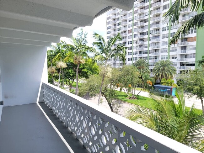 2005 Sans Souci Blvd Unit 305
