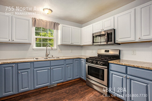 Photo - 755 North Ave NE