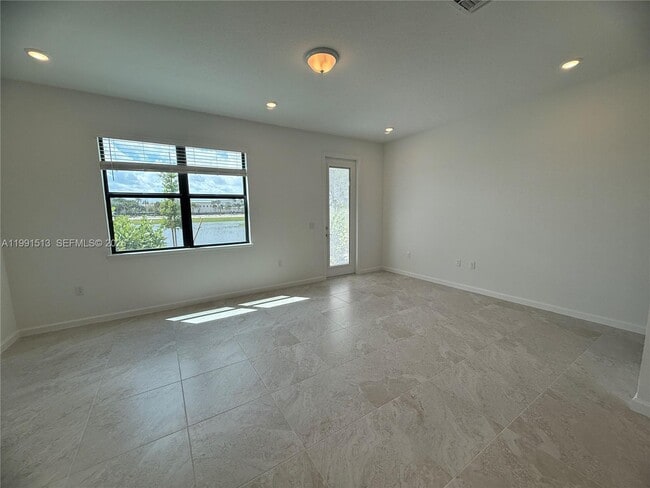 Photo - 4286 Effendi Dr