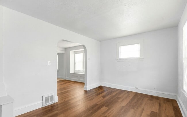 Photo - 2048 W 105th St