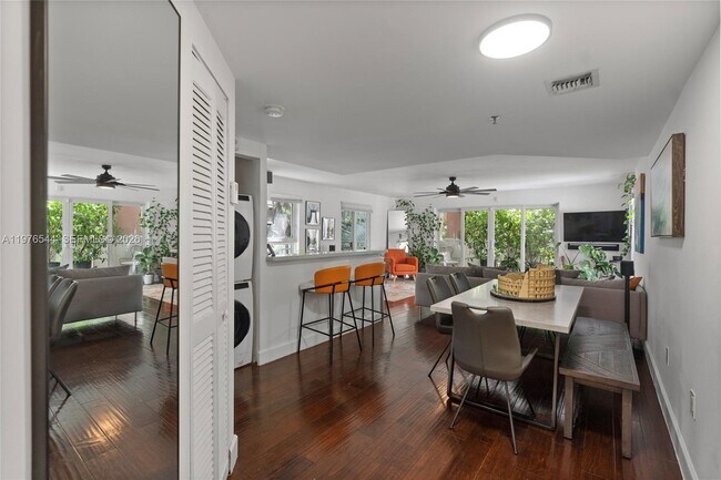 Photo - 1005 8th St Unidad 206