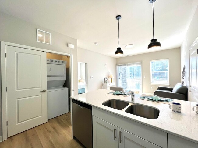 Photo - Waters Edge Apartments Bloomington