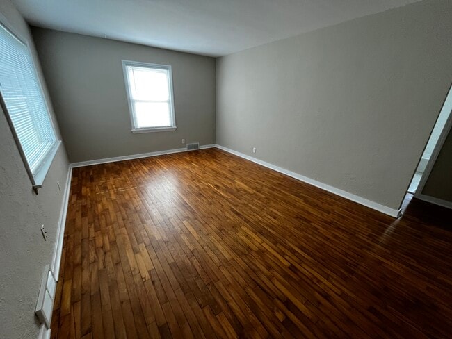 Photo - 418 W Lakewood Blvd