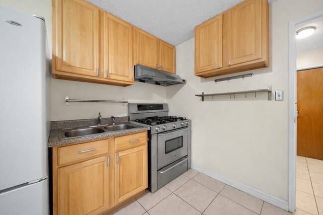 Photo - 1337 Douglas St Unit 1339D