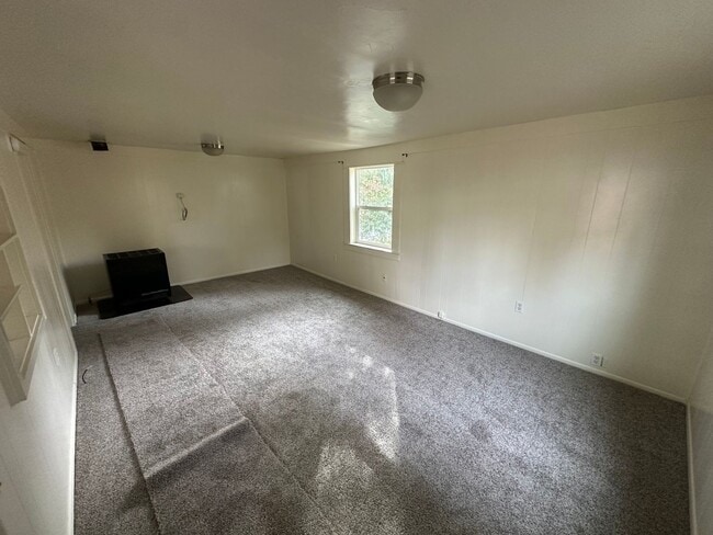 Photo - Cozy Quiet Grass Valley Charmer - 1/1 650 SF (Driveway, Parking, & Yard)