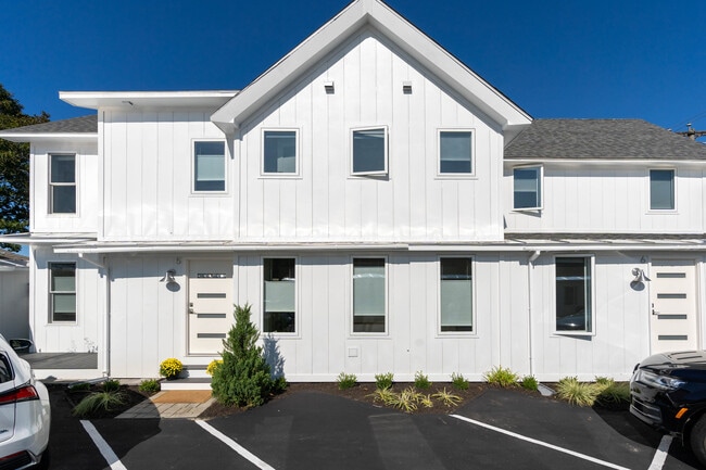 Exterior 1 - 59 E Grand Ave Unit 6