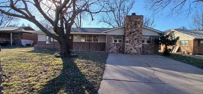 Building Photo - Fully Renovated Benbrook Beauty
