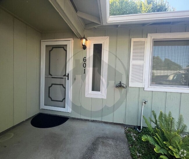Building Photo - Single Level- Duplex Rent Ready- Albany, OR Rental