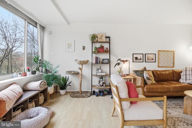 Photo - 1210 N Taft St Unit 205