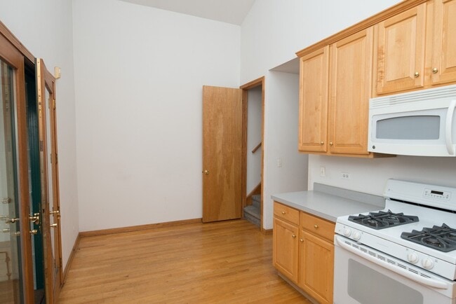 Photo - 2247 W Diversey Ave Unit J06P