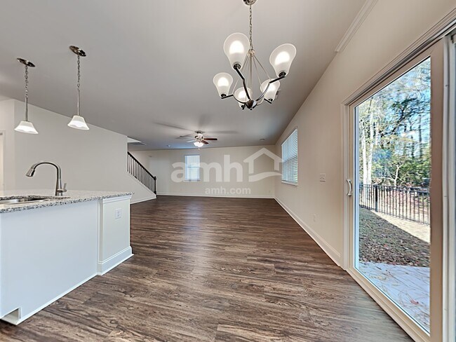 Photo - 610 W Lionel Rd