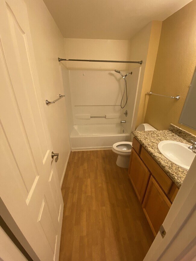 15048 Av. Venusto