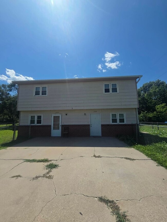 Building Photo - 1379 Parkside Dr Unit 1