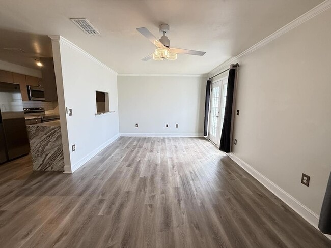 Photo - 565 Wingspan Way