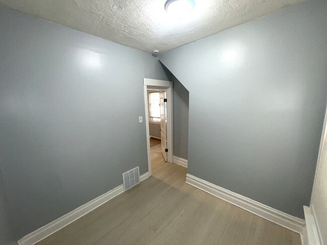 Photo - 9147 S Woodlawn Ave