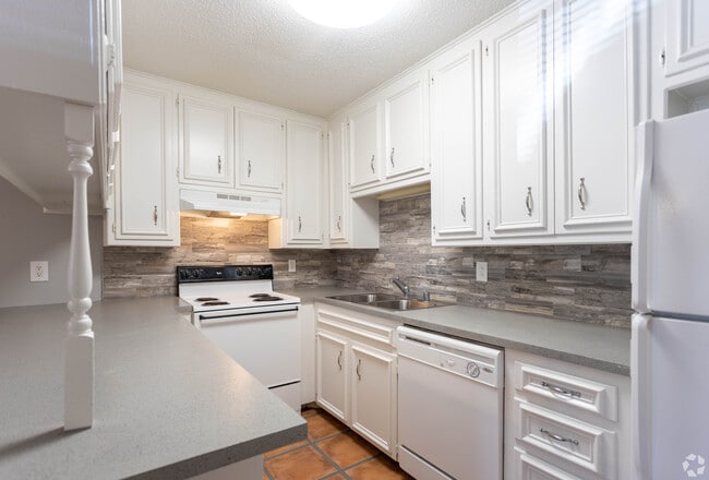 1 habitación, 1 baño - 675 pies cuadrados - St Francis Village