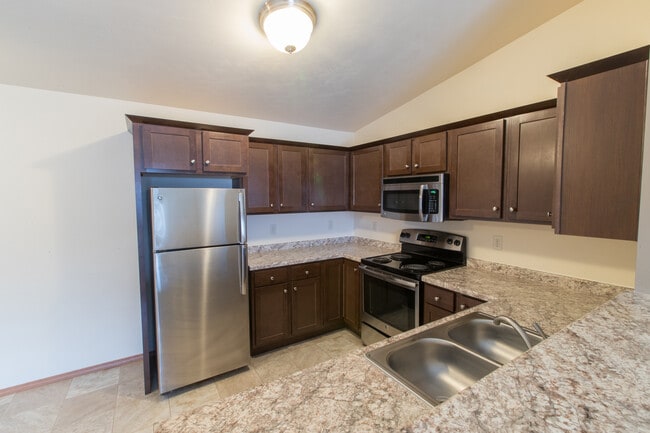 Photo - Lakeside Estates Apartments