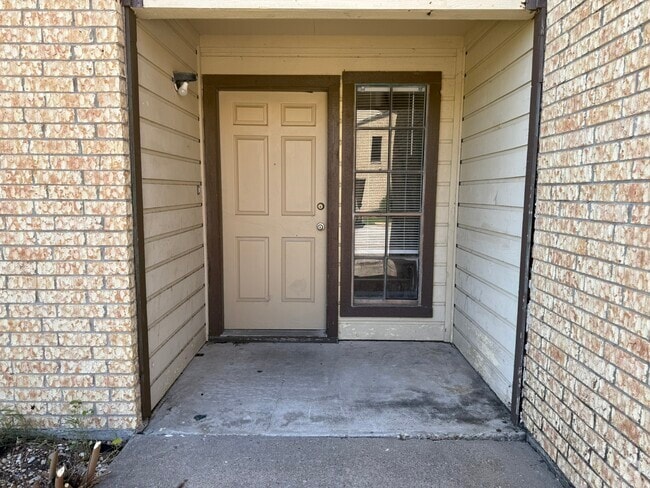 Building Photo - 6106 Wilderock Dr Rental