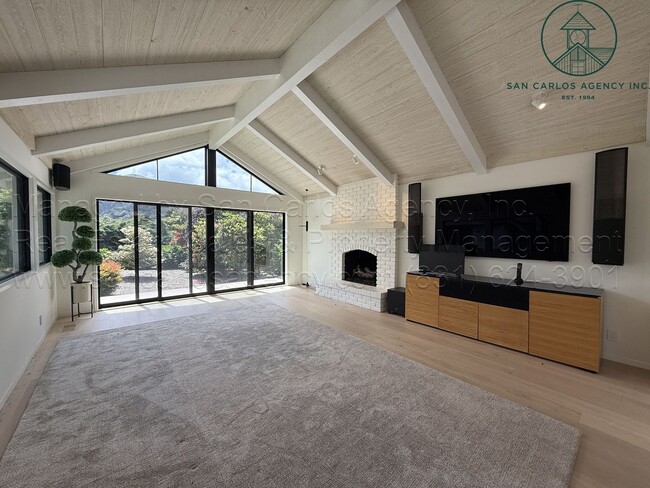 Photo - Newly Remodeled Spacious Three Bedroom Quail Lodge Home