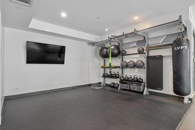 Photo - 8820 Belford Ave Unidad 4142