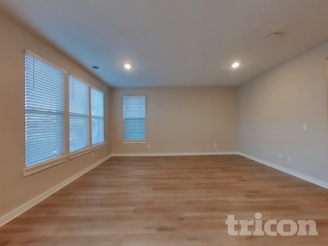 Photo - 427 Wind Dance Dr