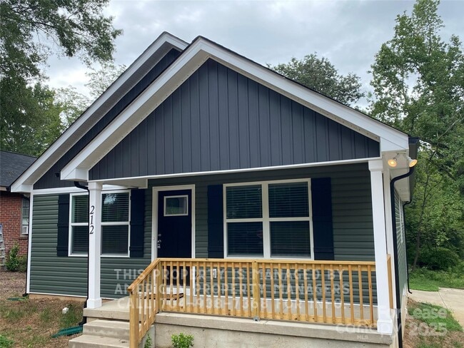 Building Photo - 212 N Correll St Rental