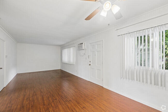 1BR, 1BA - 850SF - Living Room