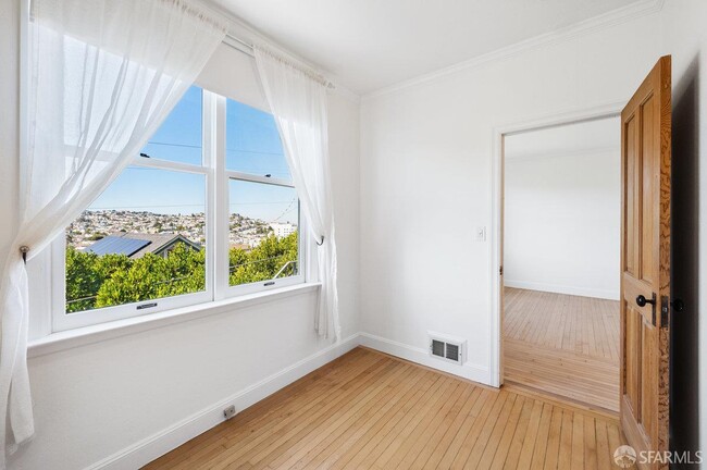 Photo - 133 Lundys Ln