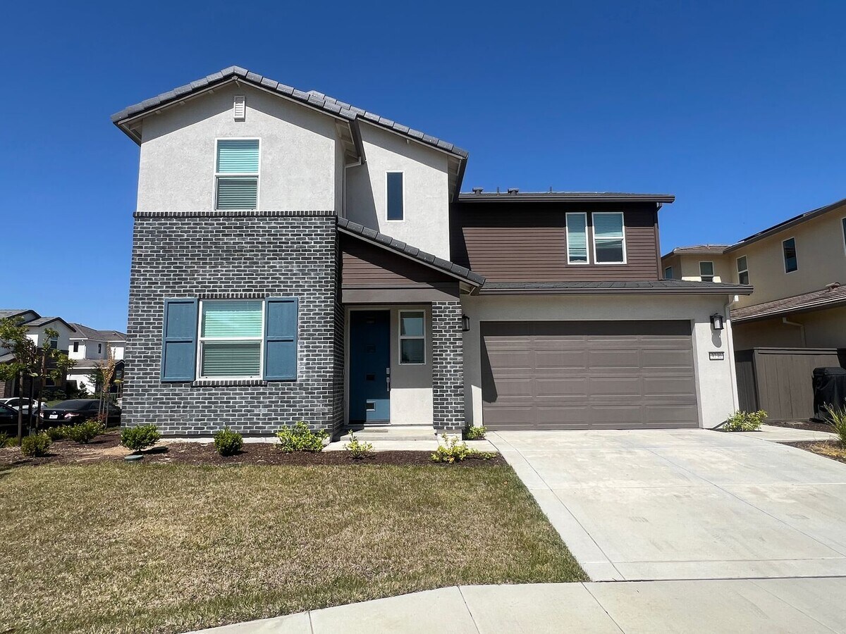 Gorgeous Like-New 4 Bedroom! - Gorgeous Like-New 4 Bedroom! House