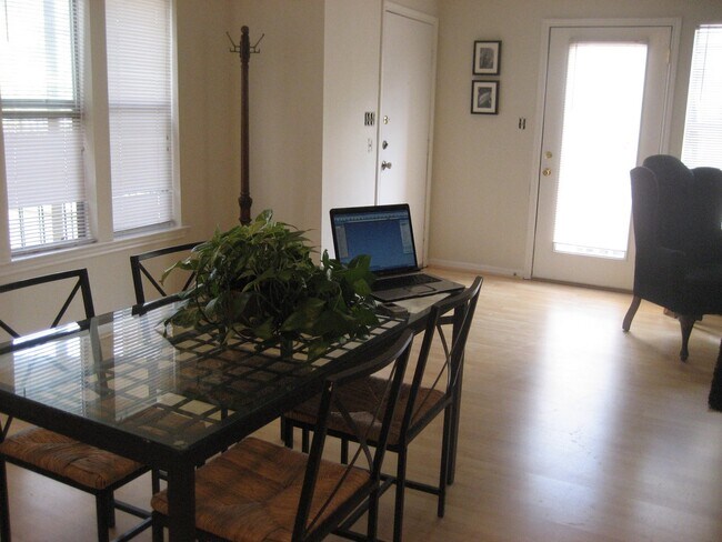 Vista de Desayuno a Puerta - 3115 Tom Green St Unidad 305