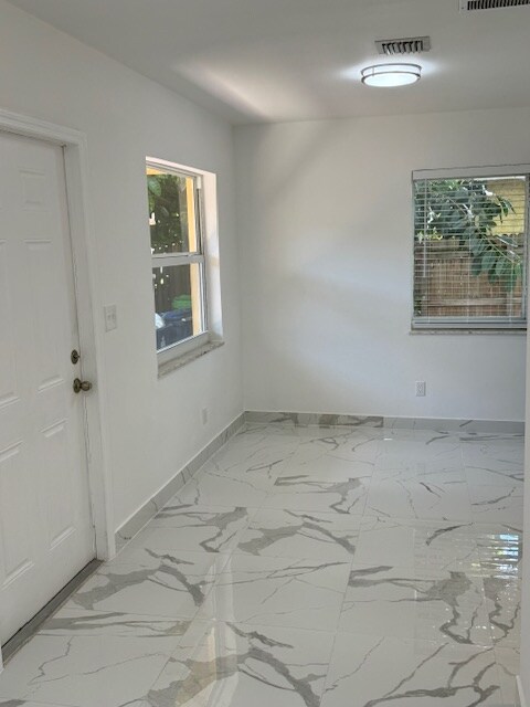 Photo - 5962 NW 19th St Unidad 4