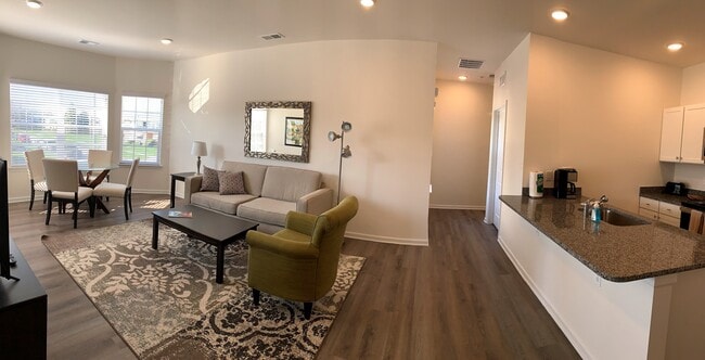 The Boston W Bay - Towne Center Apartments